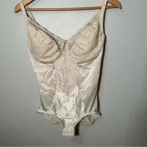 Vintage  lace bodysuit/teddy 38C - Picture 3 of 6